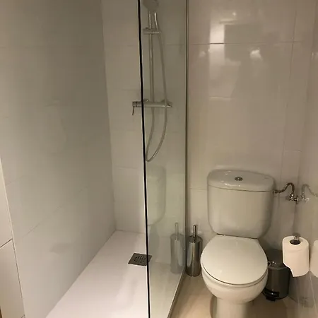 Designer's Flat - 3 Bdrm - Wifi - Location