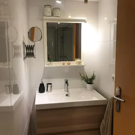شقة Designer's Flat - 3 Bdrm - Wifi - Location لقنت