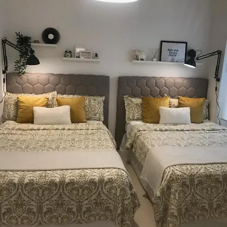 Designer's Flat - 3 Bdrm - Wifi - Location شقة