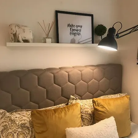 Designer's Flat - 3 Bdrm - Wifi - Location