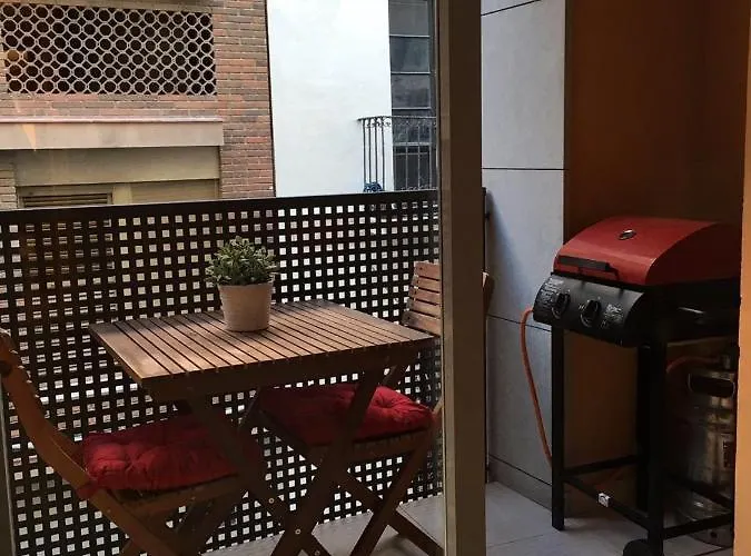 Designer's Flat - 3 Bdrm - Wifi - Location *