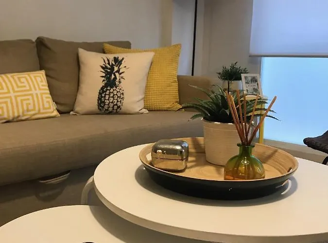 Апартаменты Designer's Flat - 3 Bdrm - Wifi - Location