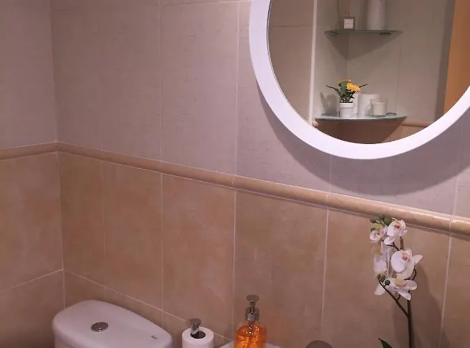 Апартаменты Designer's Flat - 3 Bdrm - Wifi - Location *