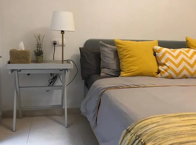 Апартаменты Designer's Flat - 3 Bdrm - Wifi - Location