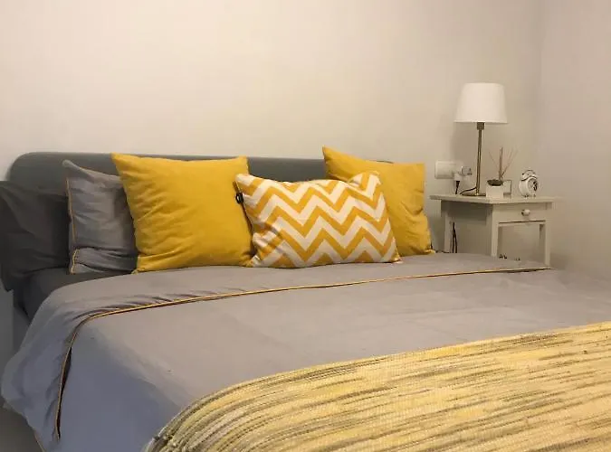 Designer's Flat - 3 Bdrm - Wifi - Location