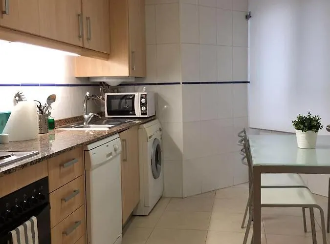 Апартаменты Designer's Flat - 3 Bdrm - Wifi - Location