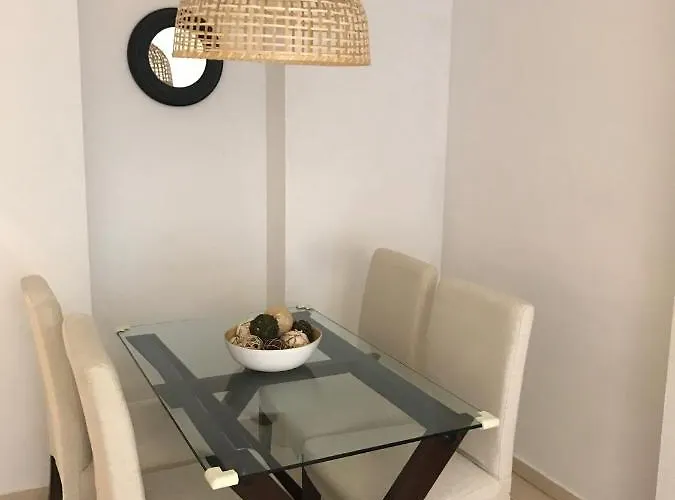 Апартаменты Designer's Flat - 3 Bdrm - Wifi - Location *
