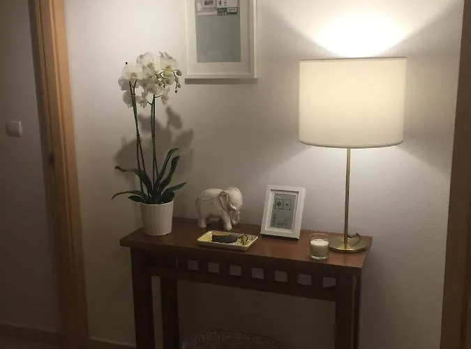 Апартаменты Designer's Flat - 3 Bdrm - Wifi - Location