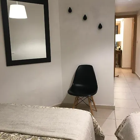 Designer's Flat - 3 Bdrm - Wifi - Location 아파트